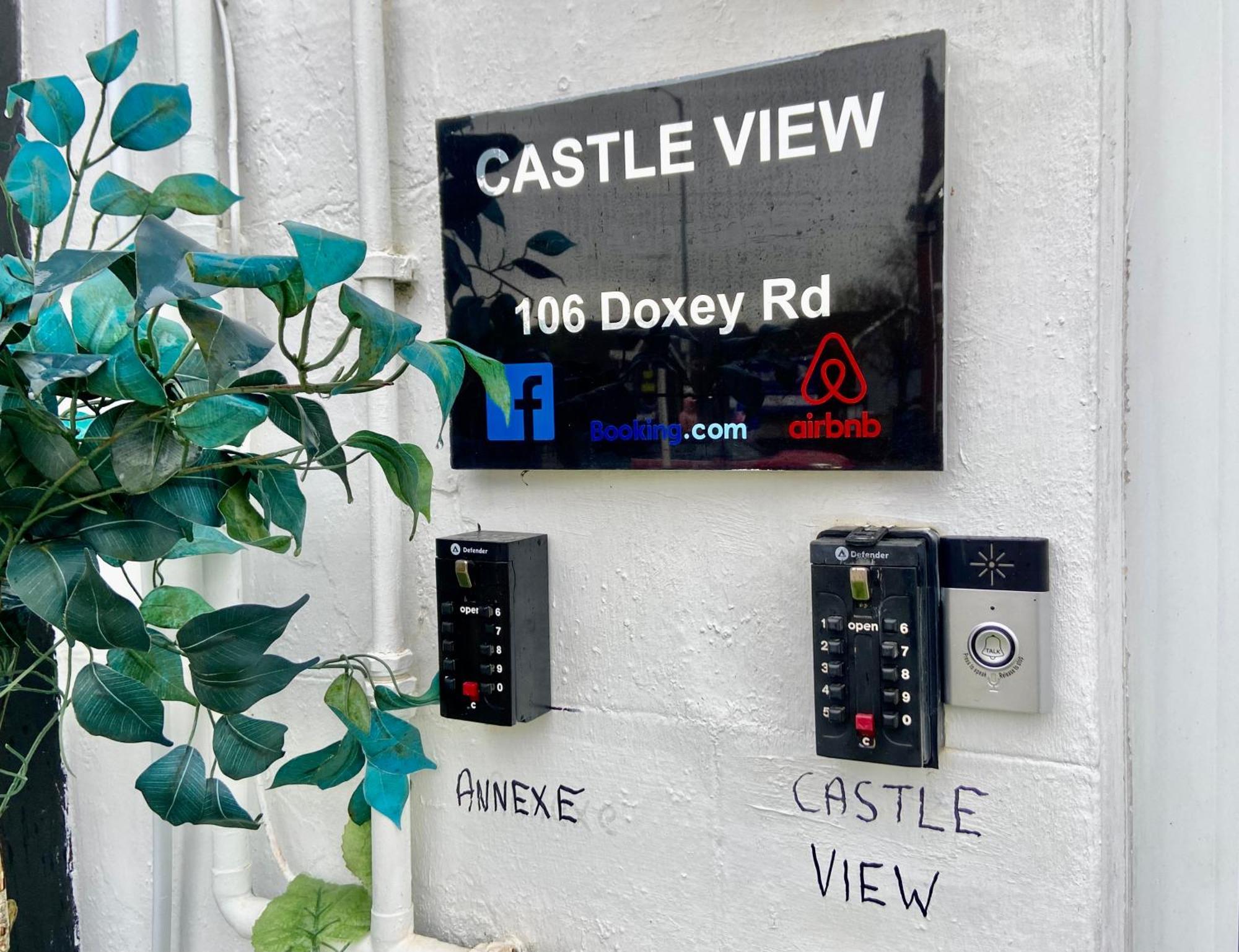 スタッフォードCastle Viewアパートメント エクステリア 写真